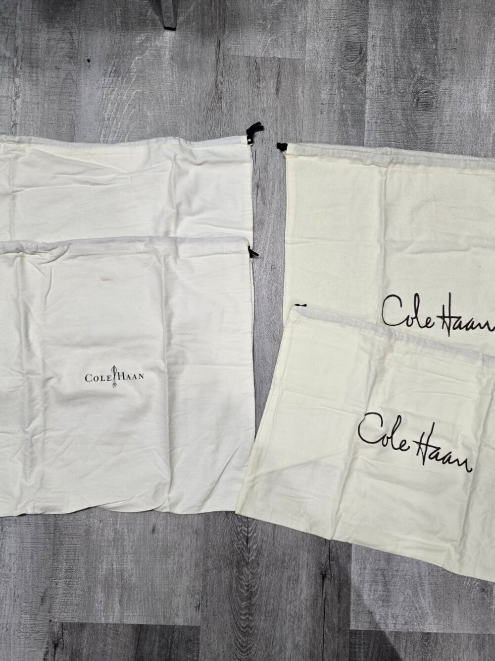 PREOWNED Authentic Cole Haan Set of 4 Cream Drawstring Dust Bags